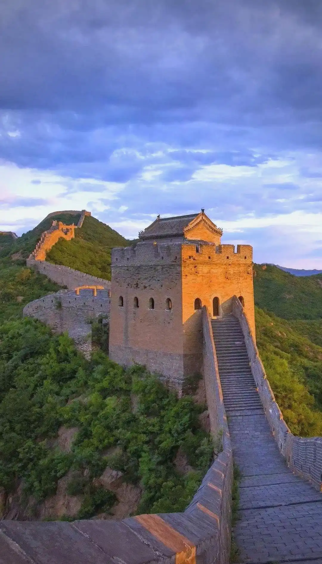 Map-style Great Wall image showing why visibility from space is limited
