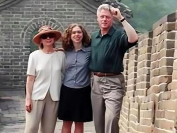 World leaders visiting the Great Wall illustration