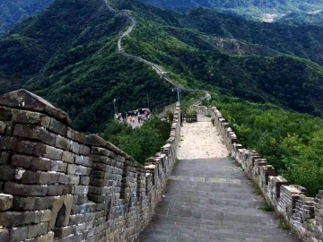 Mutianyu Great Wall restored mountain section
