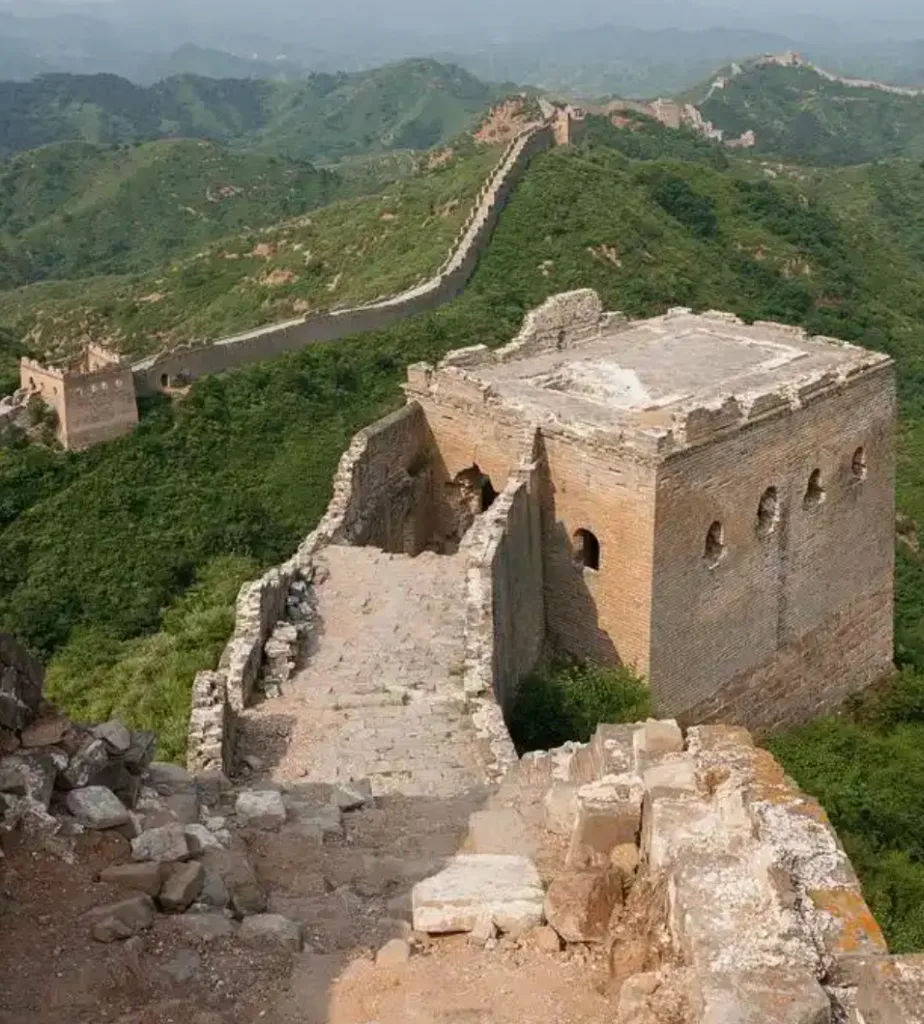 Qin Dynasty Great Wall historical illustration with mountain defenses