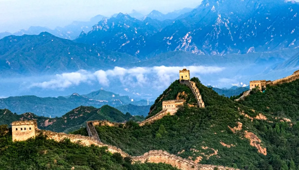 Jinshanling Great Wall route map and mountain setting