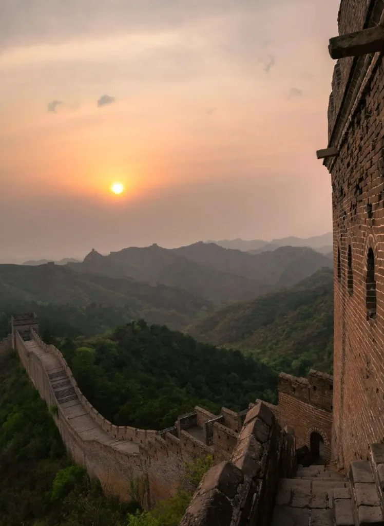 Jinshanling Great Wall watchtowers and steep walking route