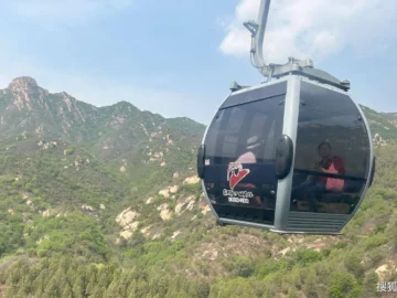 Badaling Great Wall cable car cabin above mountain ridges