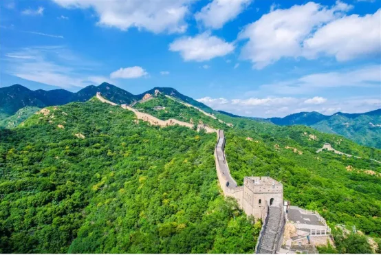 Badaling Great Wall green ridge and restored watchtowers