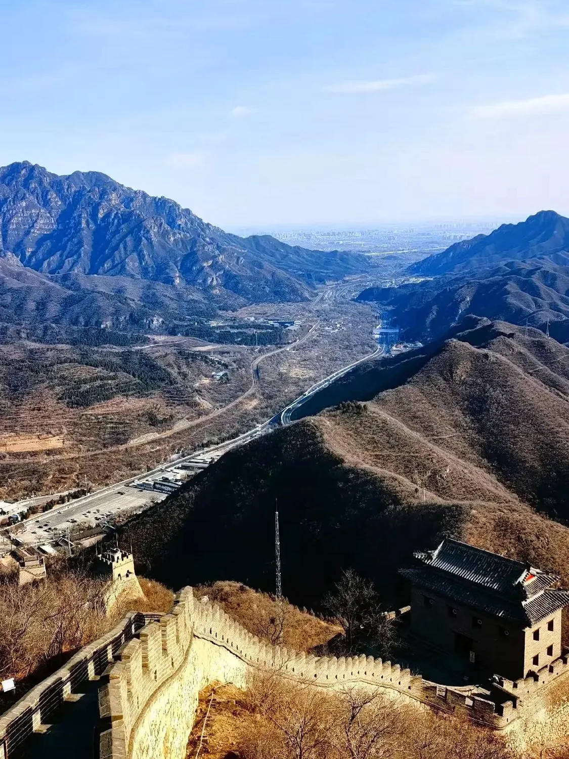 Clear autumn Great Wall ridge and mountain valley