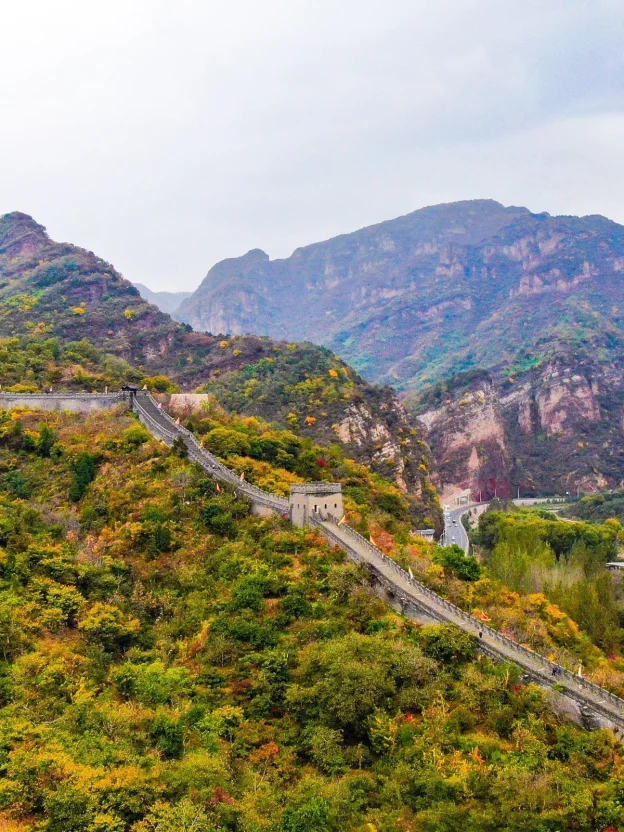 Autumn Great Wall ridge where wind can affect comfort and walking pace
