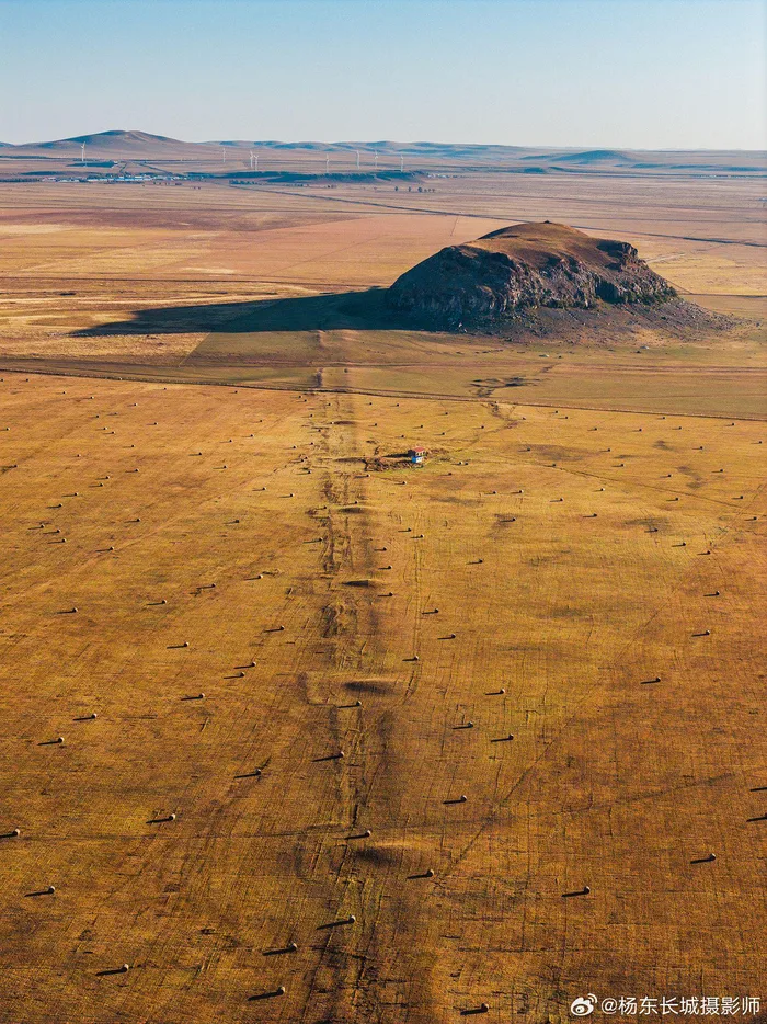 Jin Dynasty earthwork remains on a dry plain