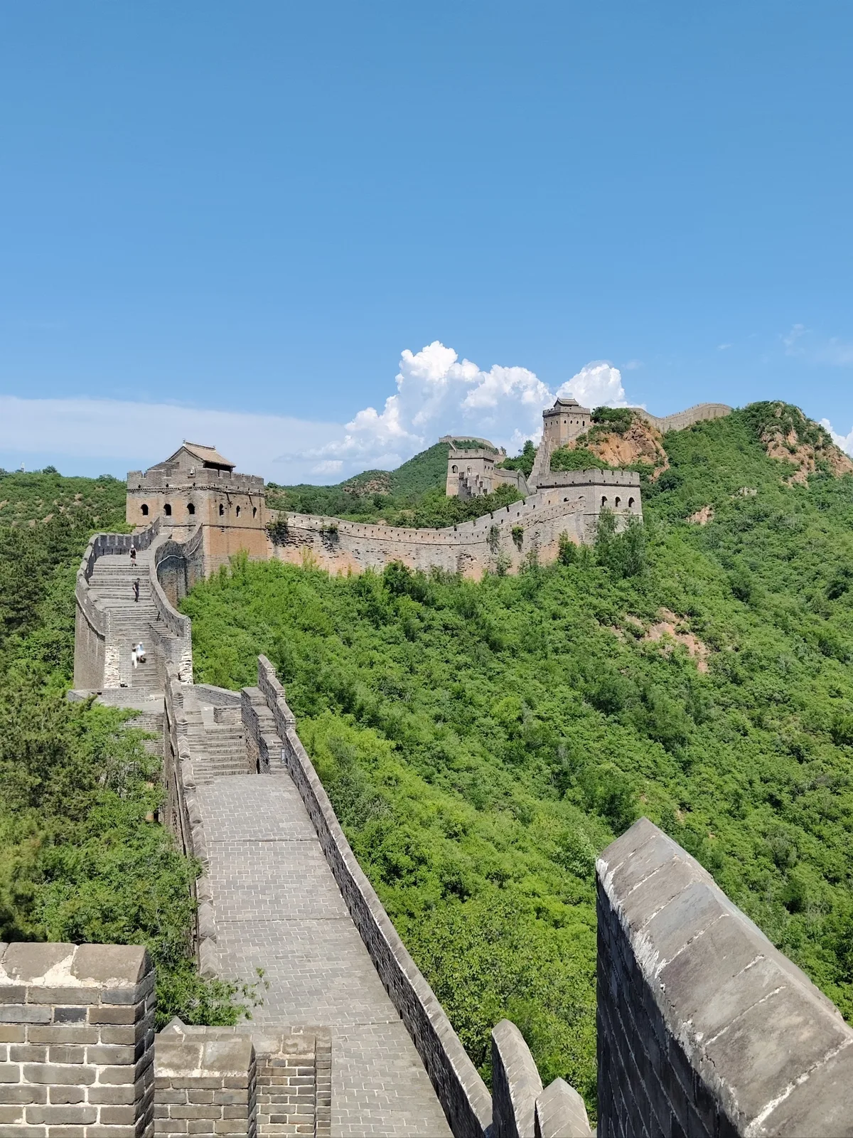 Jinshanling Great Wall green ridge and watchtower path