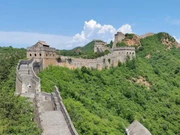Jinshanling Great Wall watchtowers on a green ridge