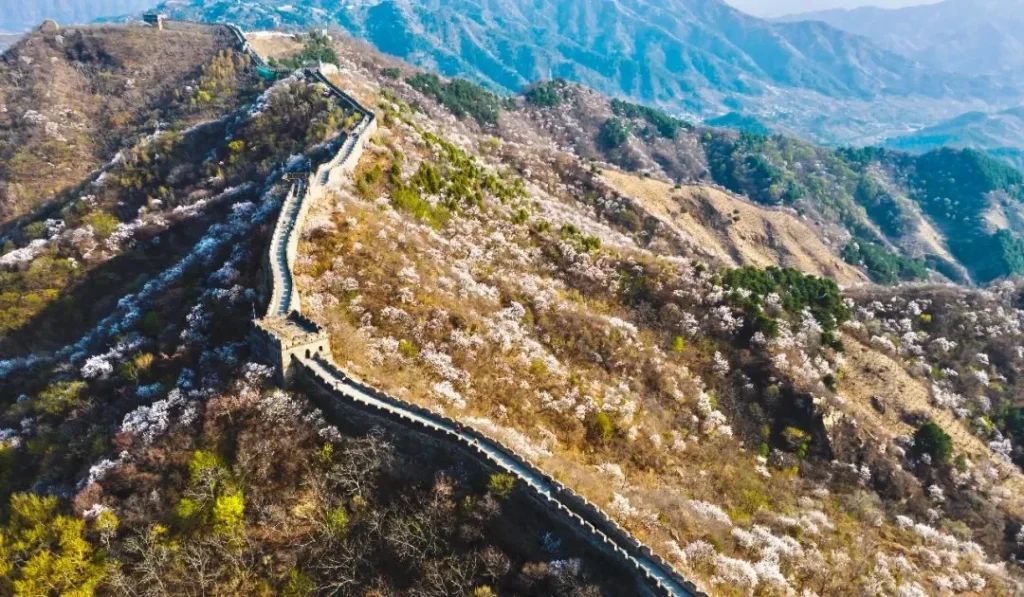 Restored Mutianyu Great Wall ridge suitable for a family walking plan