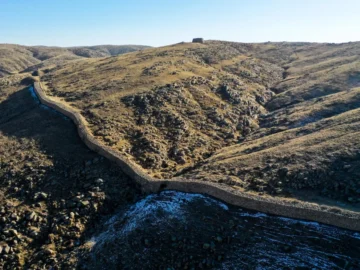 Great Wall remains following a dry mountain ridge