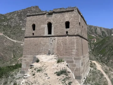 Ruined watchtower and early Great Wall stonework