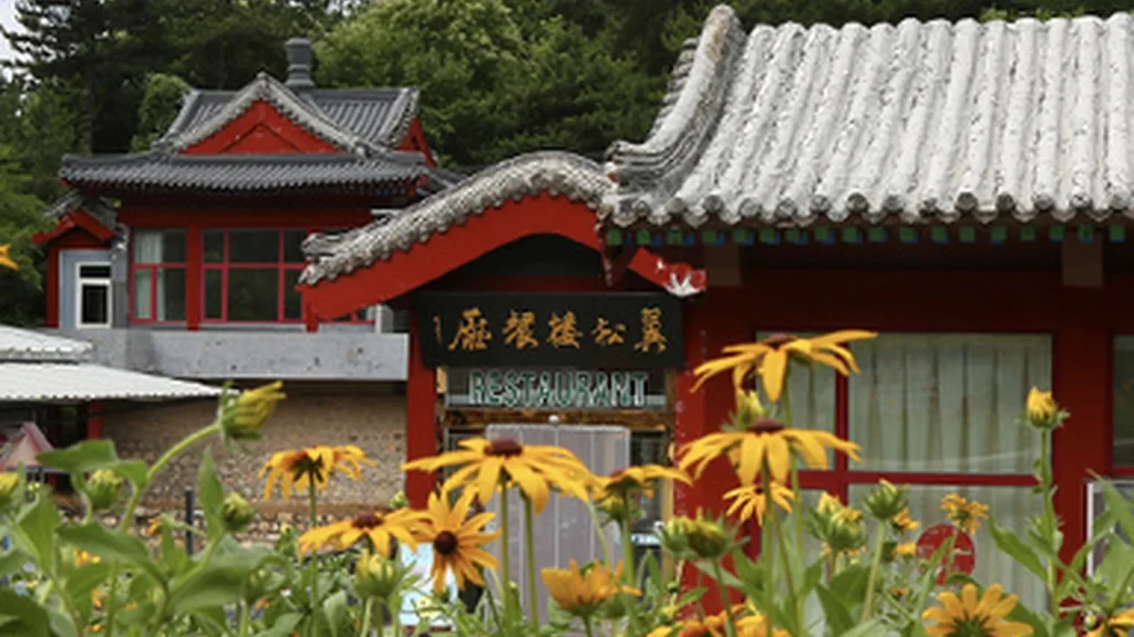 Mutianyu visitor area for planning a Qianmen to Great Wall day trip