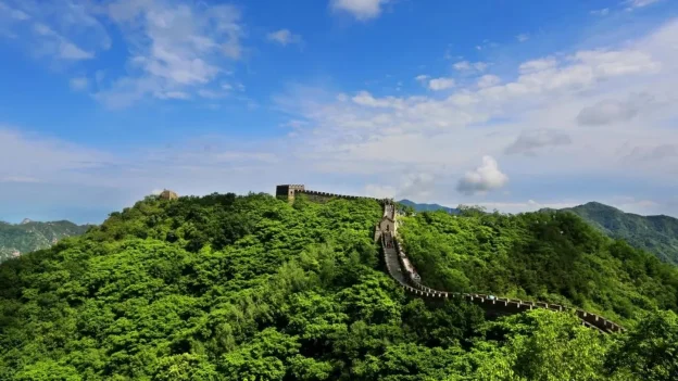 Mutianyu Great Wall green ridge for visitors traveling from Wangfujing