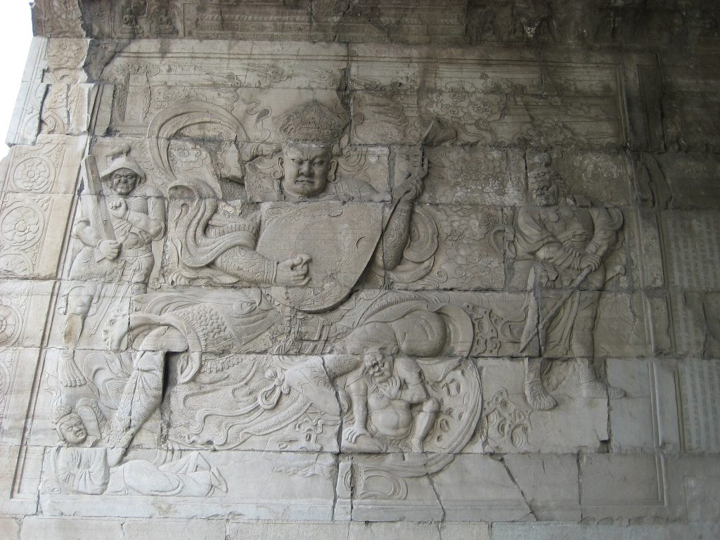Carved Heavenly King figure on the east side of the Cloud Platform passage
